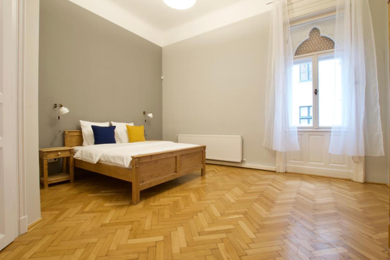 Budget Apartment By Hi5 - Palace Quarter Budapest Exterior photo